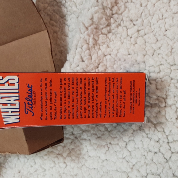 Tiger Woods Wheaties promotion golf balls - Picture 5 of 5